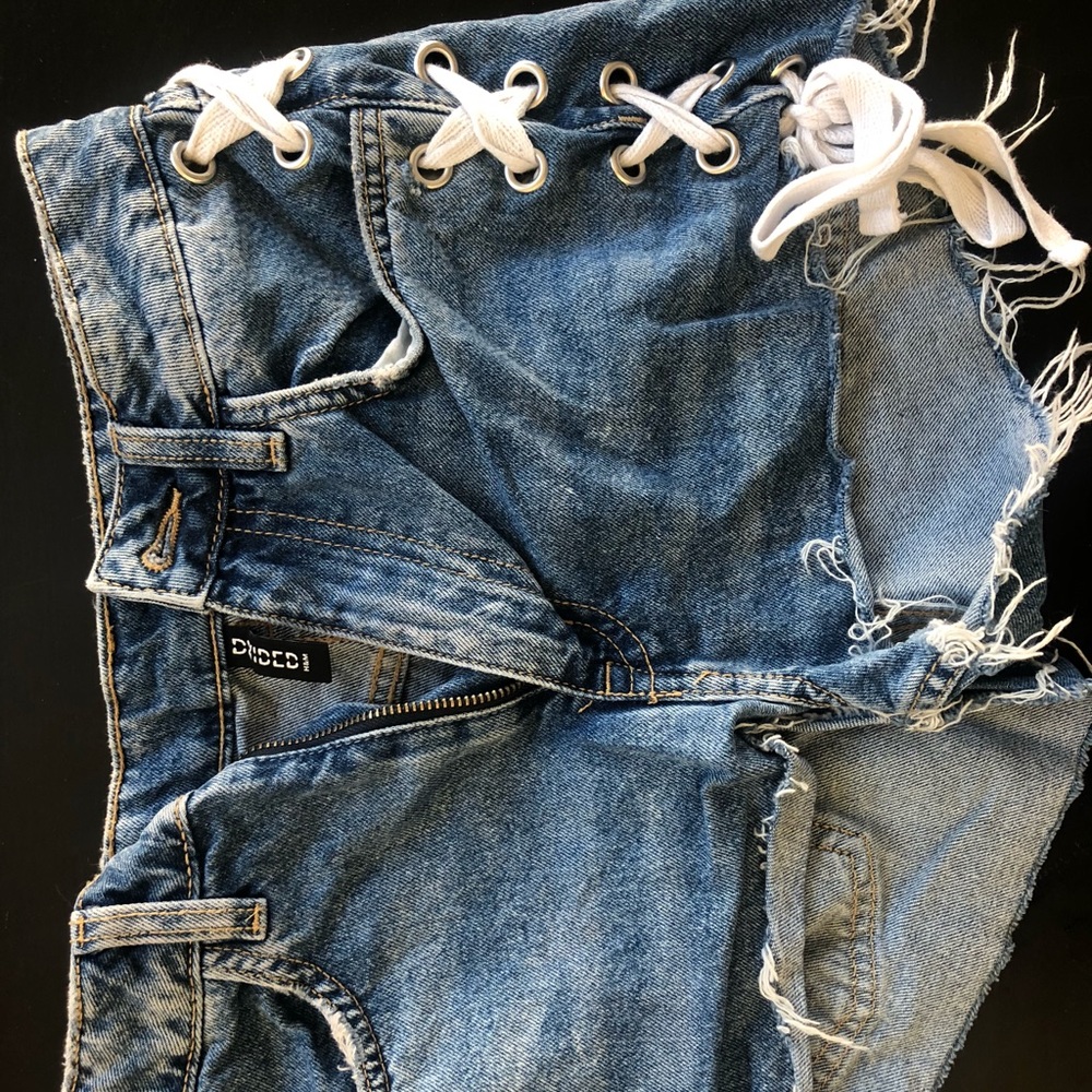 Tie shorts!